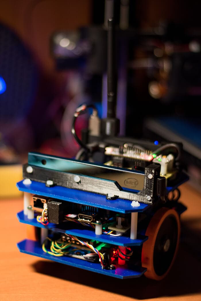 ERWHI Hedgehog robot using Intel RealSense depth camera R200