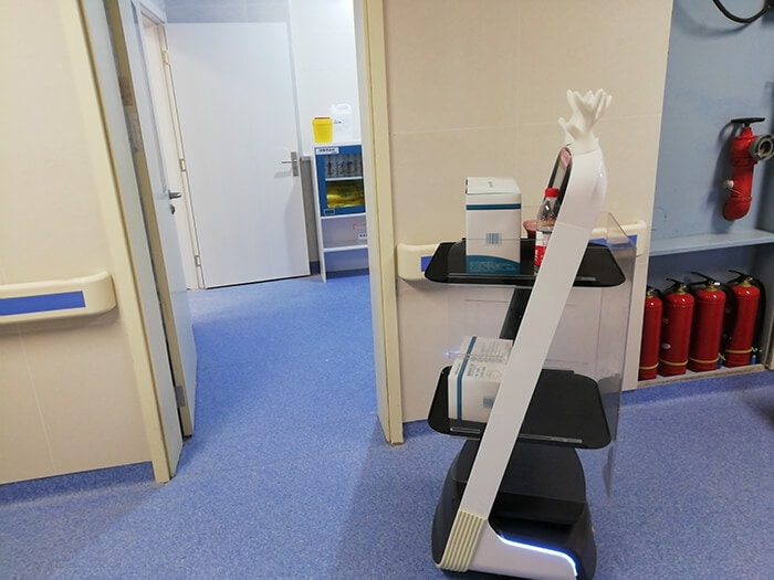 Pudu robot in action, Hospital in Huanggang, China