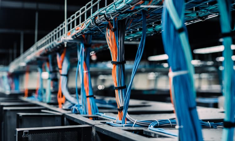 why_poe_100m_cables_750x450alt Reliable industrial Ethernet connection over cables up to 100 meters